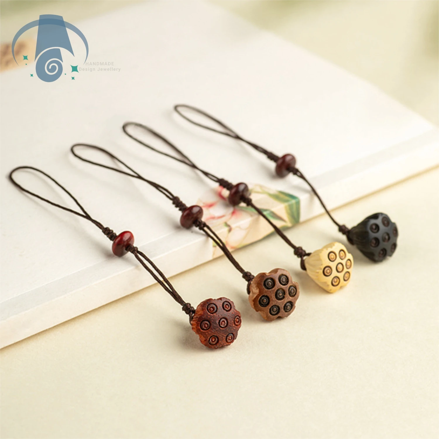 Simple Wooden Lotus Seed Pod Phone Strap Natural Sandalwood Key Ring Anti Drop Cord Vintage U Disk Holder Purse Decor Jewelry