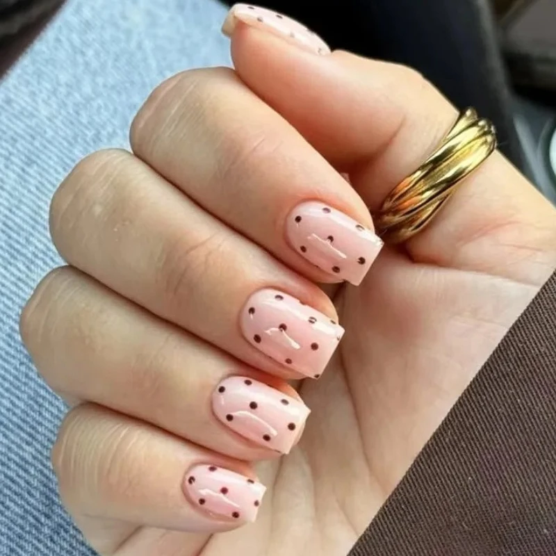 ブラウンレオパード柄チェリーロングポインテッドフェイクネイルアートメタルビーズアーモンド型つけ爪水玉模様リボン結びスクエアプレスオンネイルキット