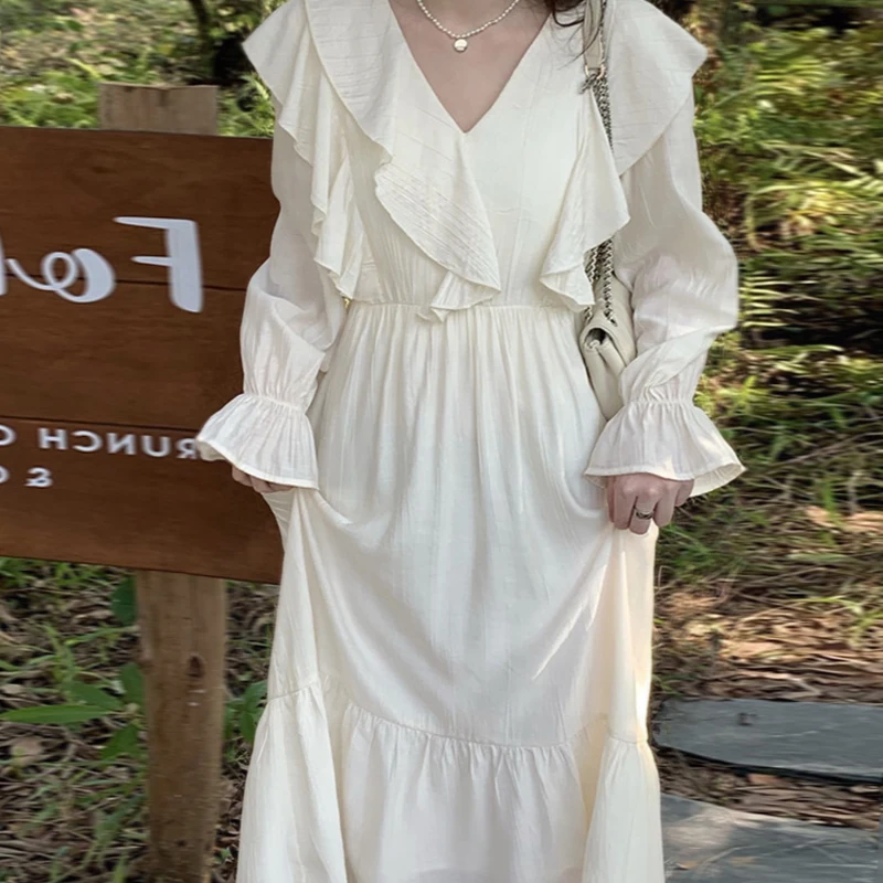 

Gentle Wind Lotus Leaf V-neck Dress Autumn Fashion 2026 New Fairy-tale Mid-length Long Sleeve Women's Dress