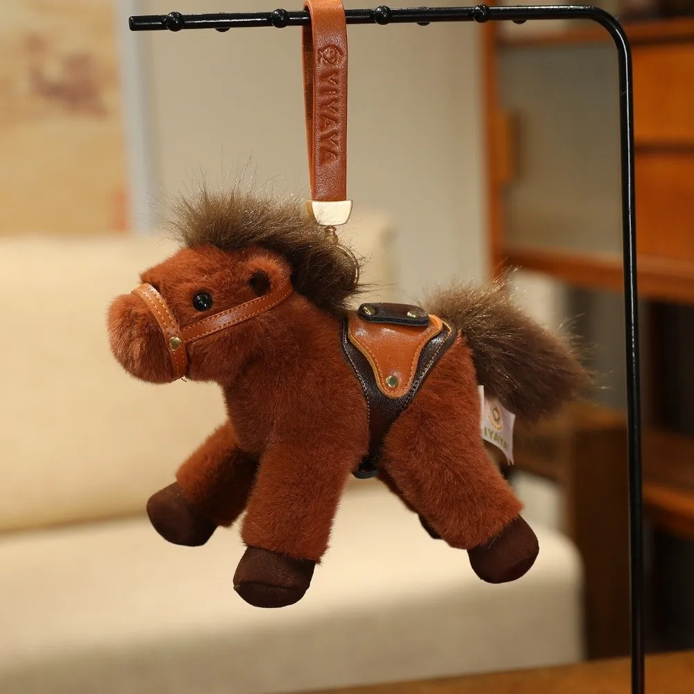 Portachiavi con ciondolo pony animale di peluche Anno del cavallo mascotte 20 cm Portachiavi pony in peluche con sella Borsa morbida Ciondolo Regalo per bambini