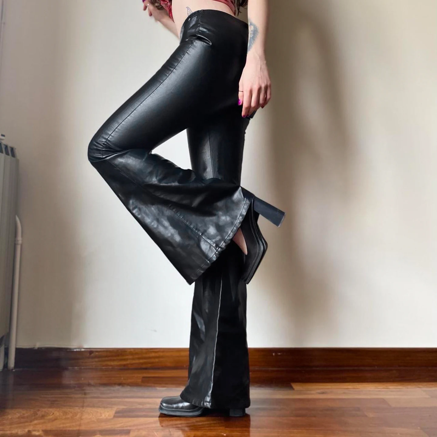 Dark Solid Pu Leather Flare Pants Women Punk Style Slim-Fitting Low-Waisted Pants With Metal Buckle Belt 2026 Fashion Streetwear