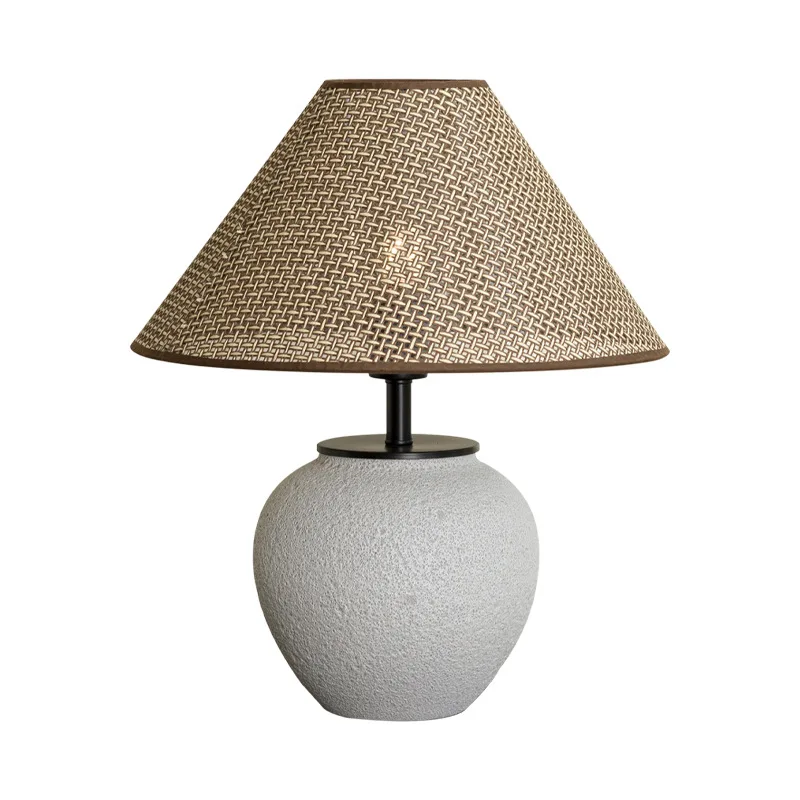 

New Chinese ceramic table lamp retro living room bedroom bedside study B & B hotel model room decorative atmosphere lamp