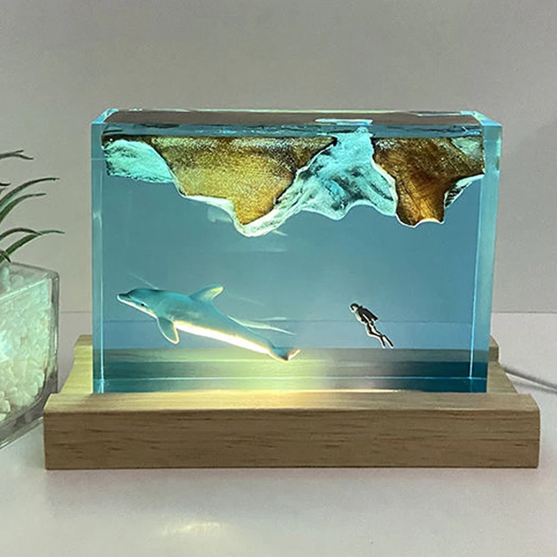 

Dolphin Chase Organism Resin Table Light Creactive Art Decoration Lamp Dolphin Diver Theme Night Light USB Charge