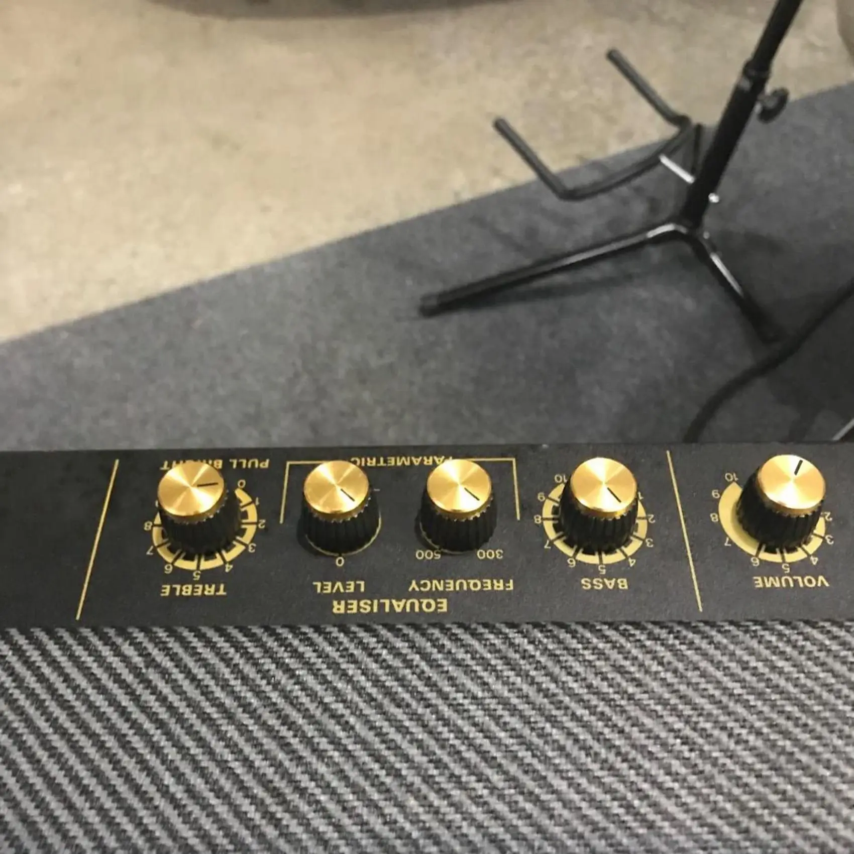 

A59Z-150Pc Guitar AMP Amplifier Push On Fit Knobs Black With Gold Aluminum Cap Top Fits 6Mm Diameter Pots Amplifiers