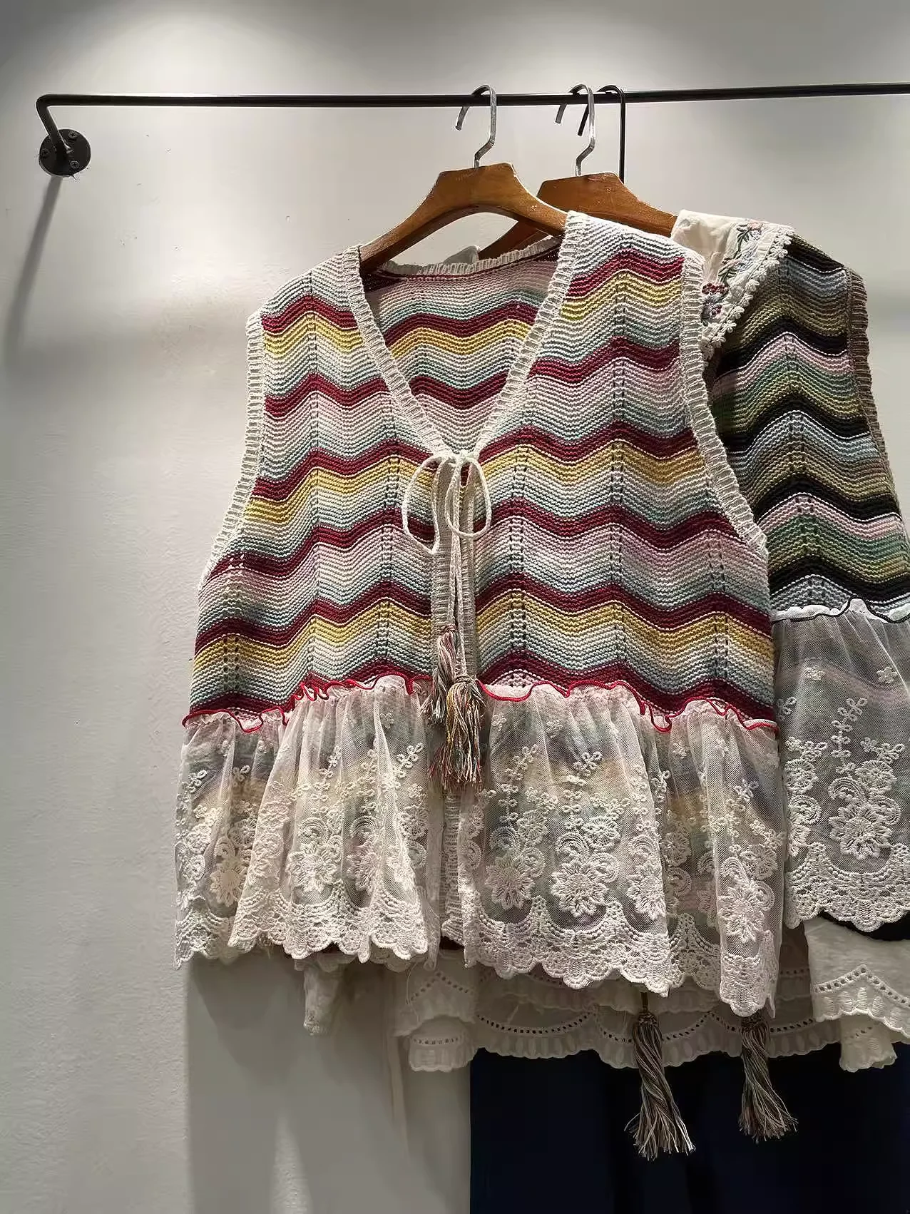 

Стиль Mori Girl, японский модный хлопковый красочный полосатый свитер, жилет для женщин, осенний богемный кружевной лоскутный кардиган