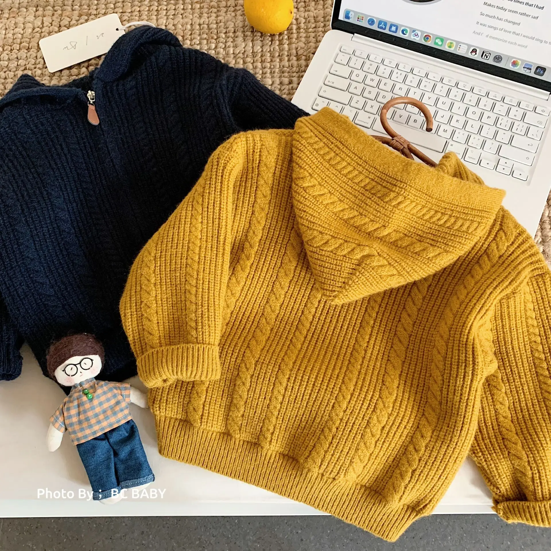 Children's sweater 2026 winter new boys' Fried Dough Twists plush hooded knitting cardigan baby coat