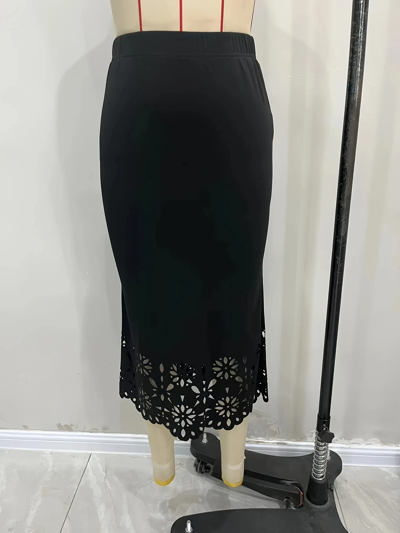 Skirts women 2026 new elegant knitted hip-hugging cut-out floral fishtail mid calf skirt women's clothing