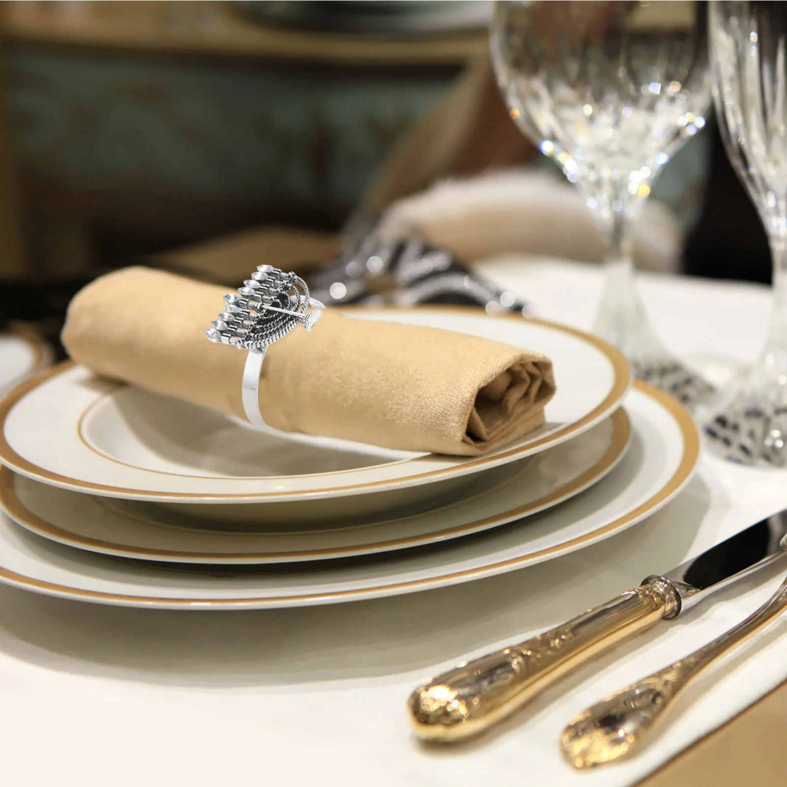 

4 pcs Napkin Rings Metal Napkin Buckles Decorative Dinning Table Holder Vintage Candlestick Design For Dinner Party Wedding
