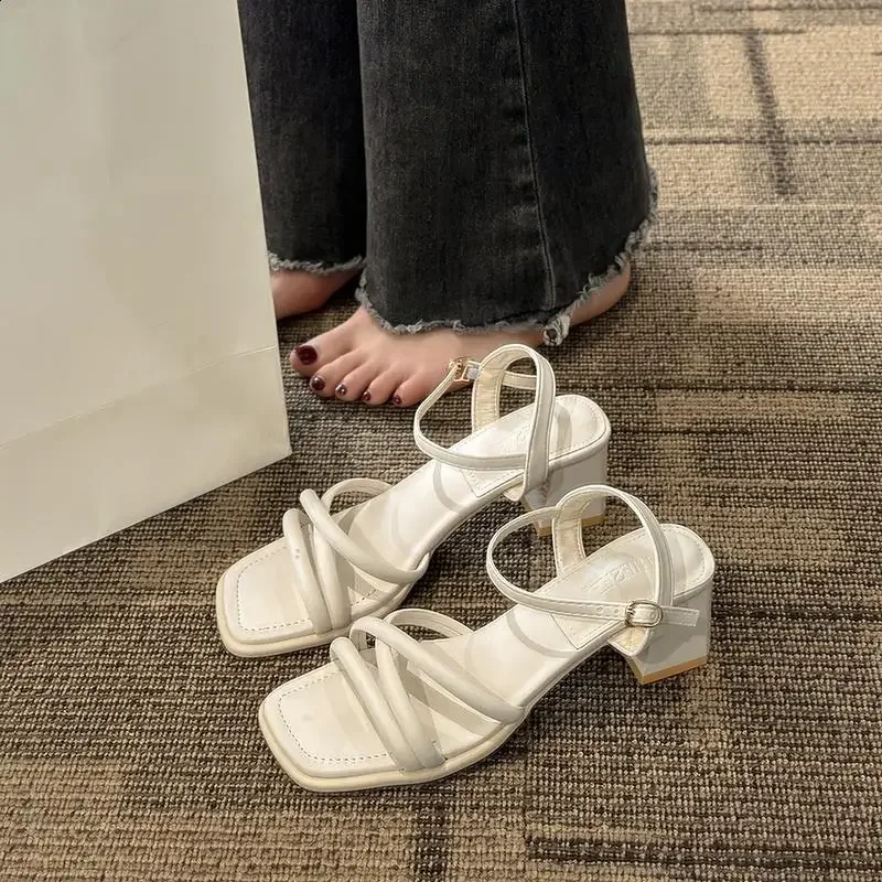 2025 sommer Schnalle Klar Heels Retro Frau Schuhe Hohe Sandalen Weibliche Offene spitze Original mit hohen absätzen Mädchen Peep block Neue Pu