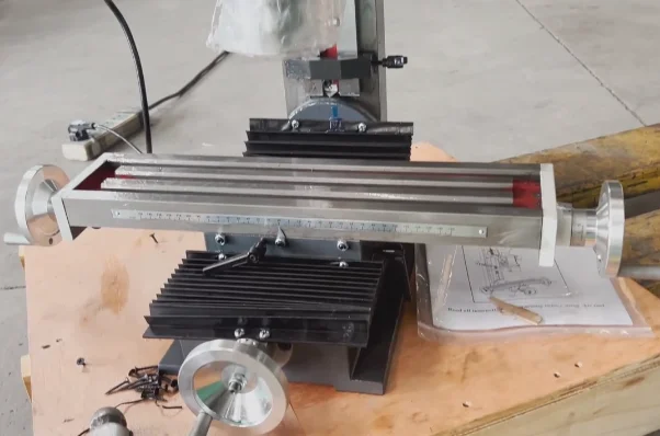 Mini Adjustable Speed Milling Machine 16mm Drilling Capacity XJ9512 Mini Milling Machine