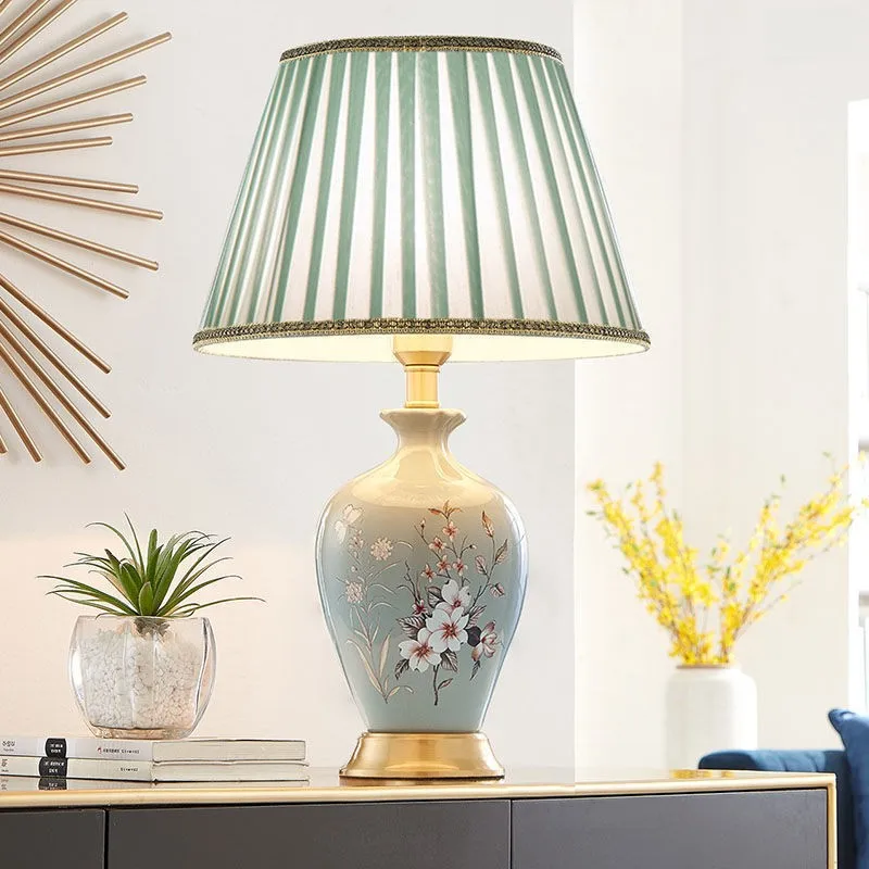 

American floral ceramic table lamp modern luxury bedside table lamp suitable for bedroom living room home decoration