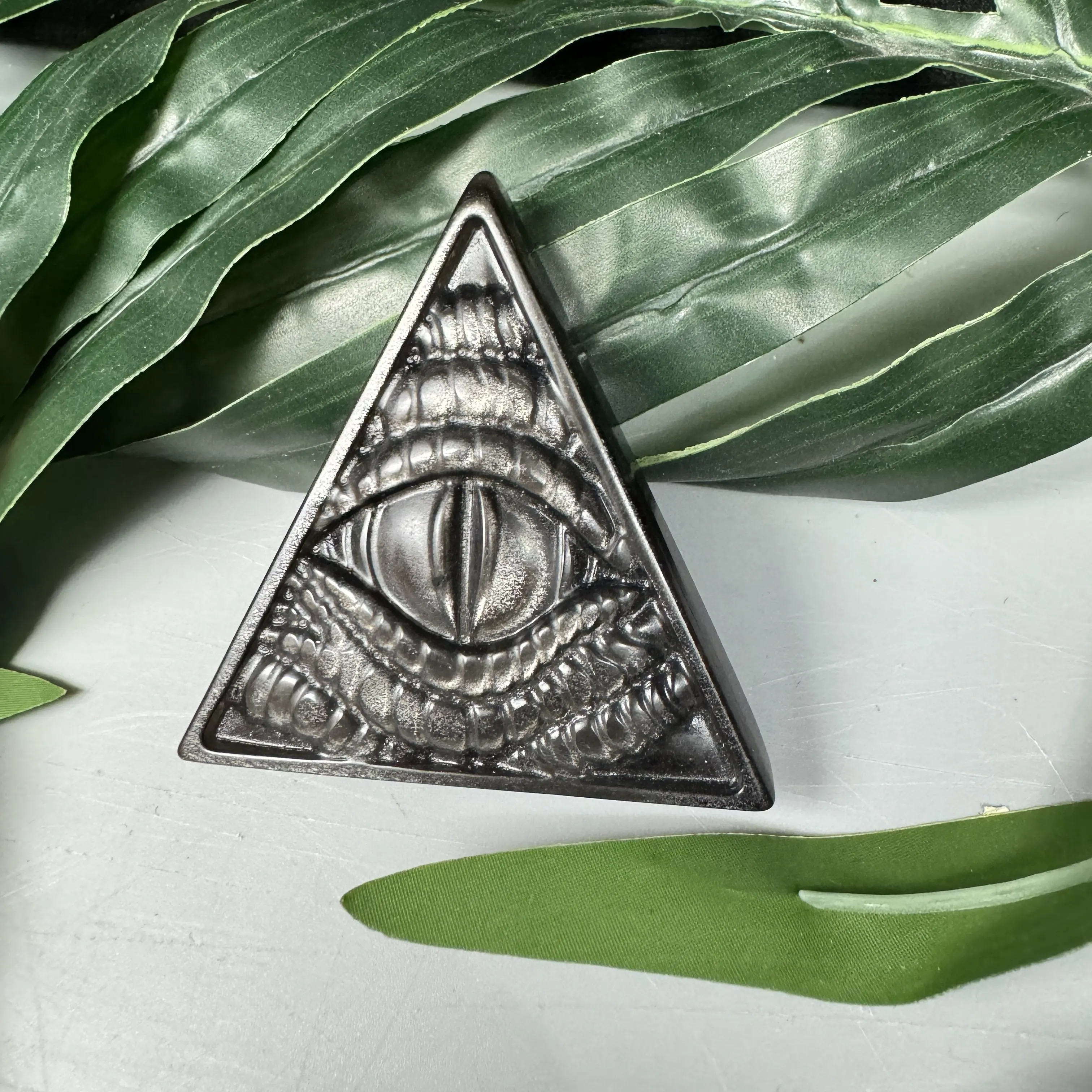 Devil eye Silver obsidian triangular Halloween decorations, Cool atmosphere displays,  Gothic furniture decorations