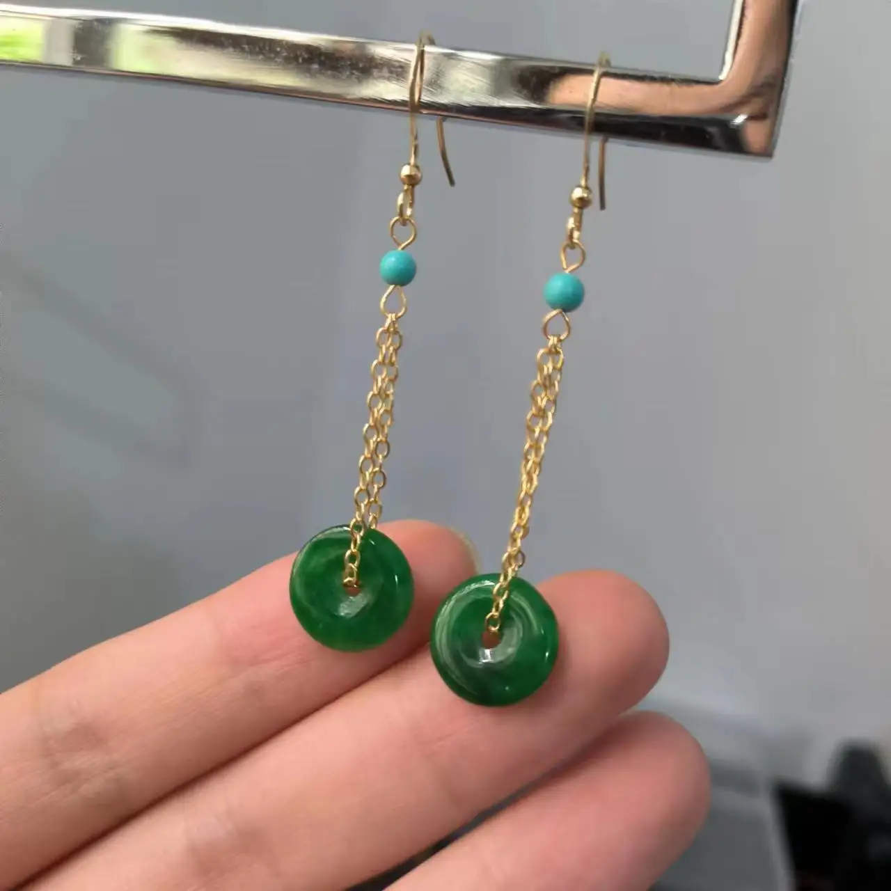 

1pcs/lot Natural Emerald Earrings Ear Hooks Miss 14K gold chain Dark Green Safety Buckle Pendant folk-custom costumes jewelry