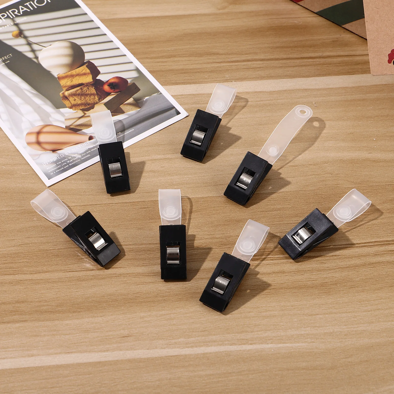 

20pcs Anti Wind Flag Clips Flag Clips Durable Anti Wind Banner Holder for Flagpole Holiday Decor Plastic Long Service