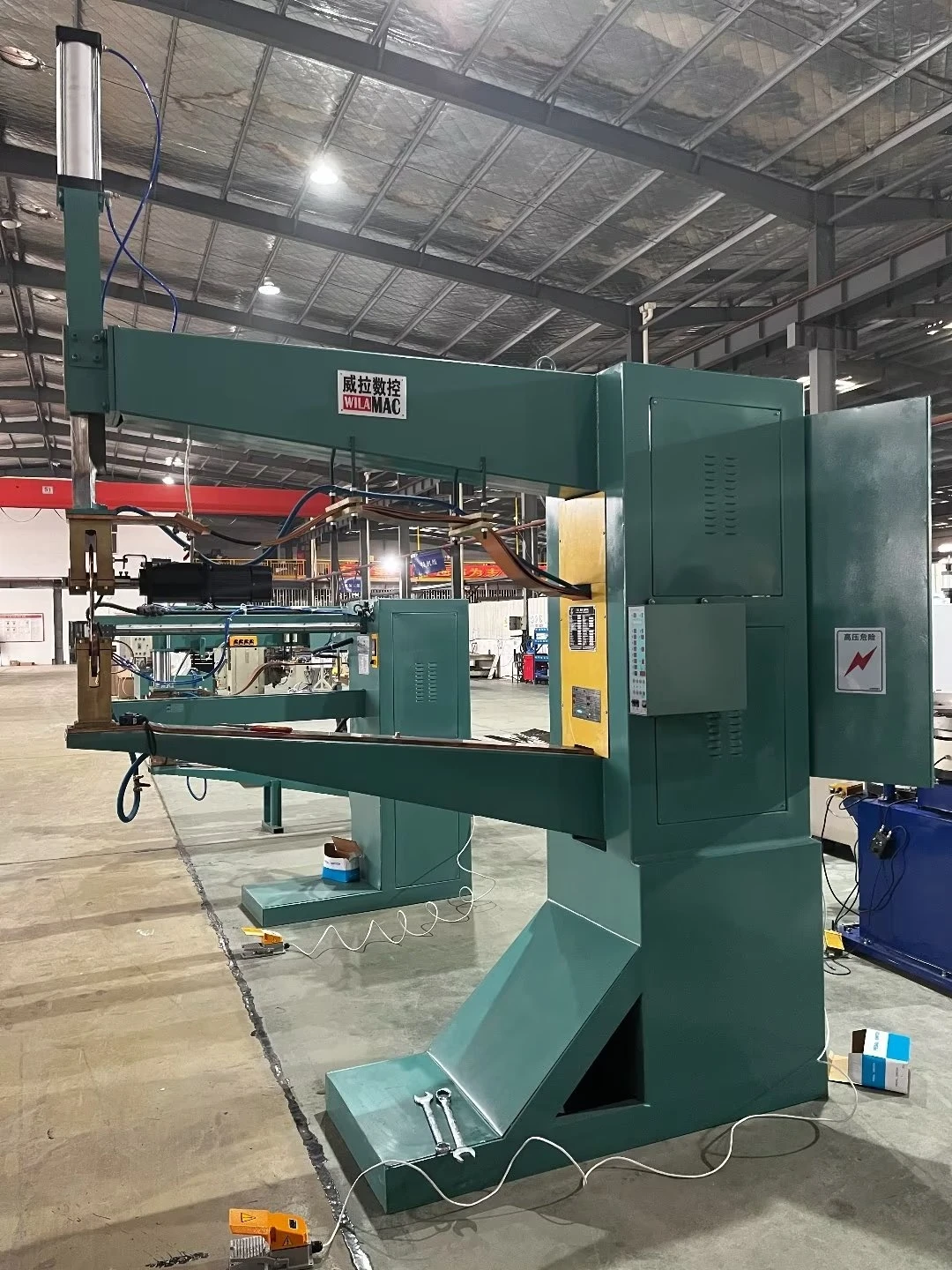 Saldatrice per cucitura verticale orizzontale con serbatoio dell'acqua in acciaio inossidabile con tutta la linea di produzione