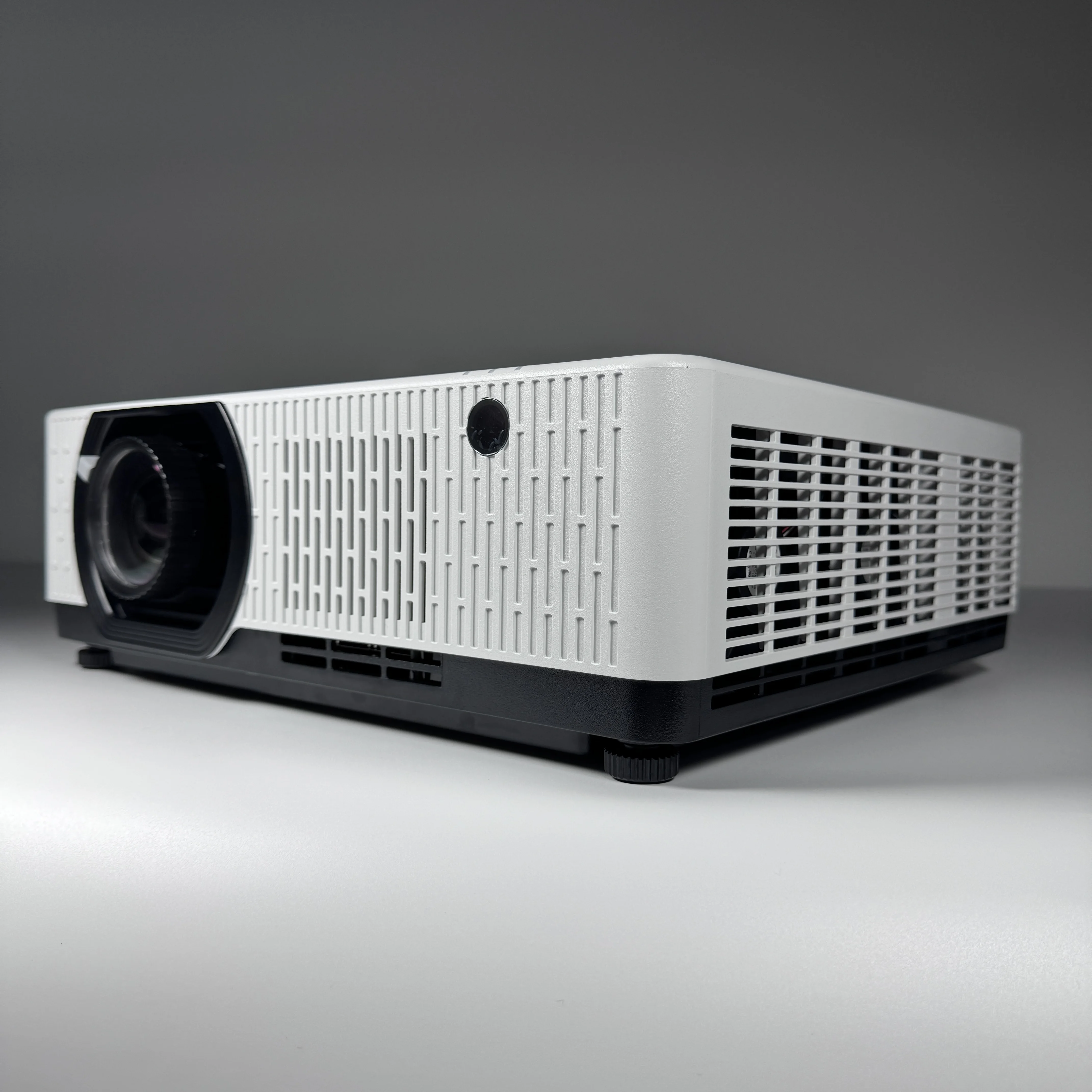 3D Mapping Projection 8200 Lumen Laser 3LCD Portable Outdoor Cinema Projector WUXGA 4K Support Manual Focus Immersive Experience