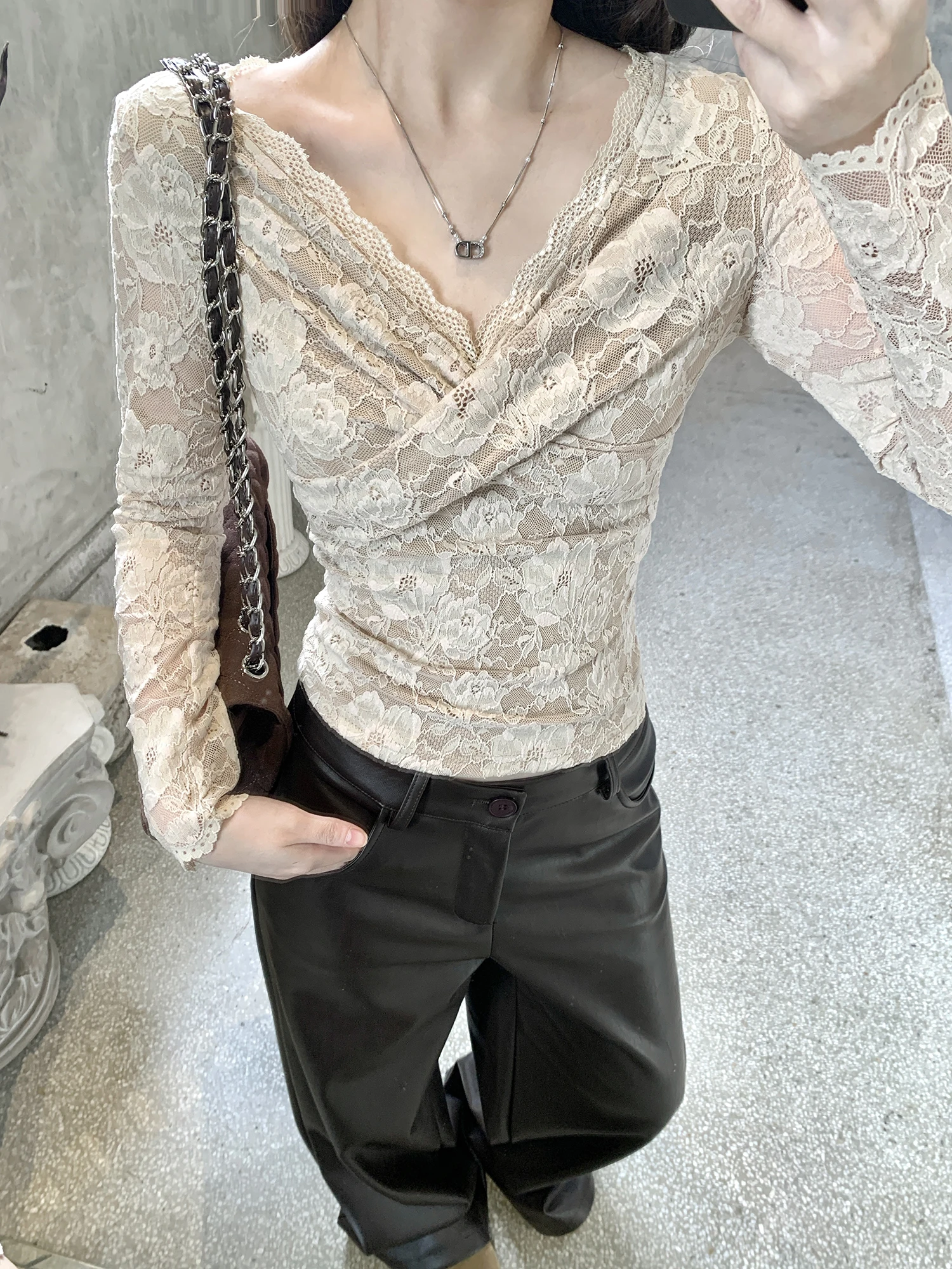 

Withmxboom ey Lace Long Sve Fce Lined V-ne Women's Slim Fit Thermal irt Inner Wear Top for Winter Season