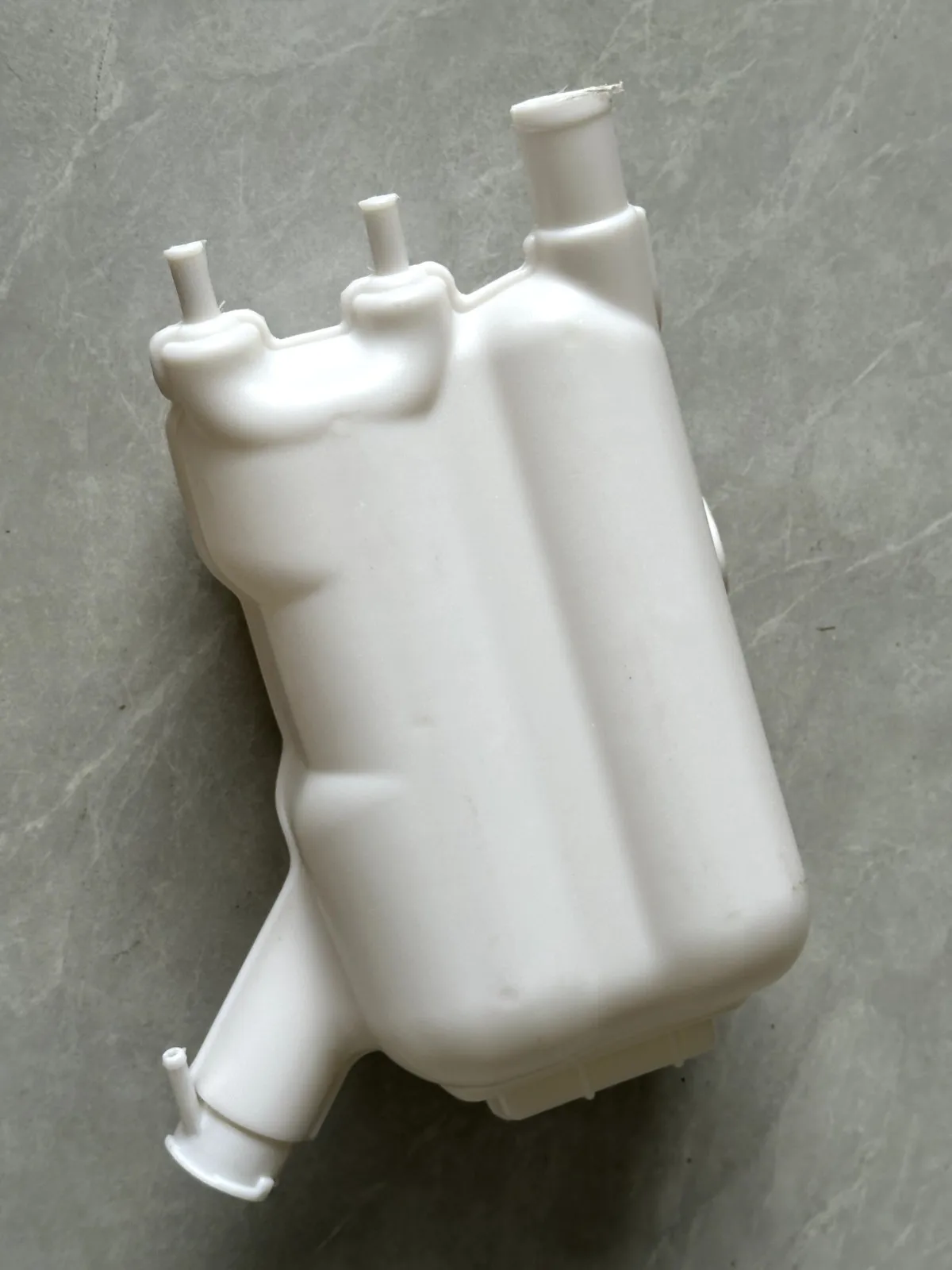 

FIT FOR NISSAN UD CW520 CW450 CW459 TRUCK WATER TANK