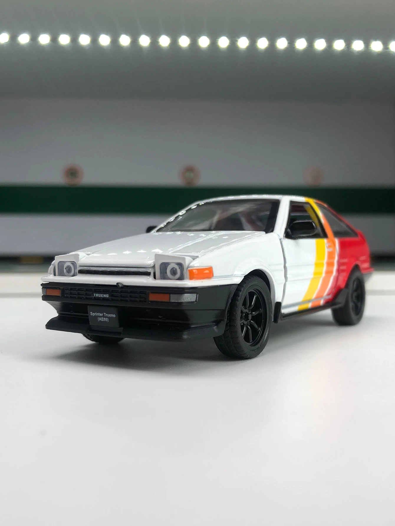 1: 37 simulation zinc alloy Toyota Sprinter Trueno AE86  kit modified car, static model, metal collectible gift car