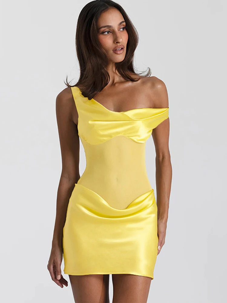 فستان قصير من الساتان الشبكي الجديد لعام 2025 للنساء بكتف مائل بدون ظهر مكشكش ملابس ضيقة للحفلات بدون أكمام فساتين ضيقة