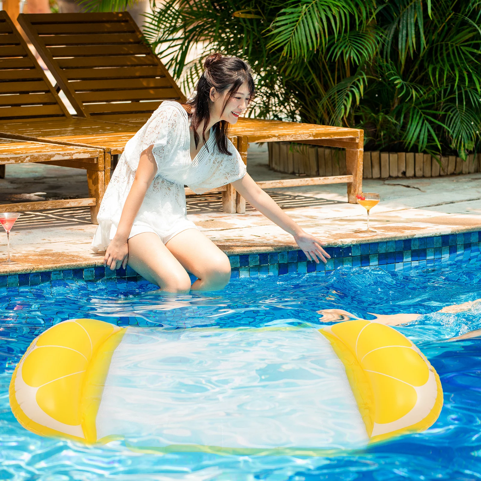 Cama flutuante listrada dobrável, 4 tubos, luz azul, piscina, rede inflável, cadeira de malha, tapete de água, acessórios de deriva, pvc