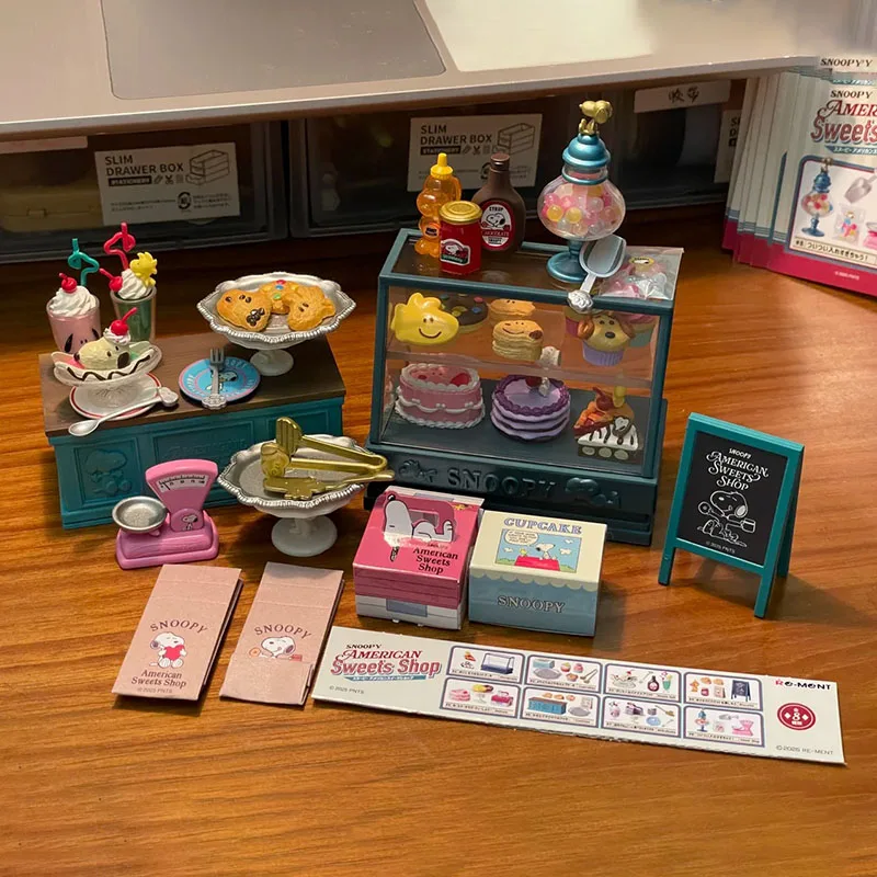 

REMENT Peanuts Snoopy American Sweets Shop Mini Figure Blind Box Collection 8 Types Assorted Cake Shop Scene Toy Display Model