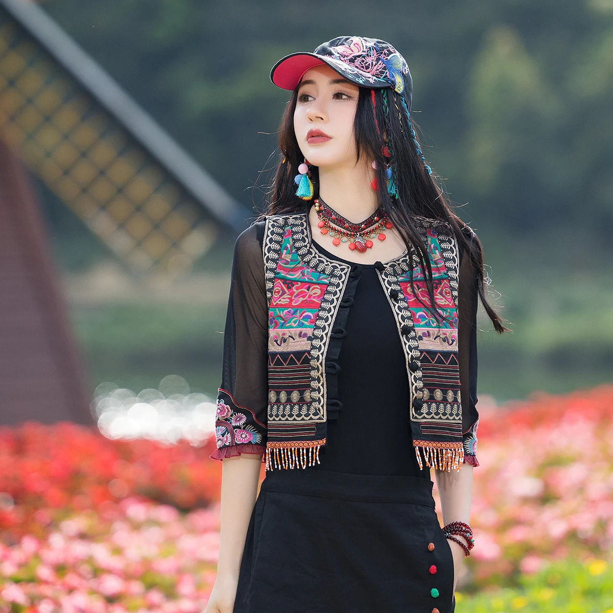 New Ethnic Style Embroidered Bead Color Block Short Fit Vest Single Button round Neck Original Design Mixed Fabric Floral Pat...