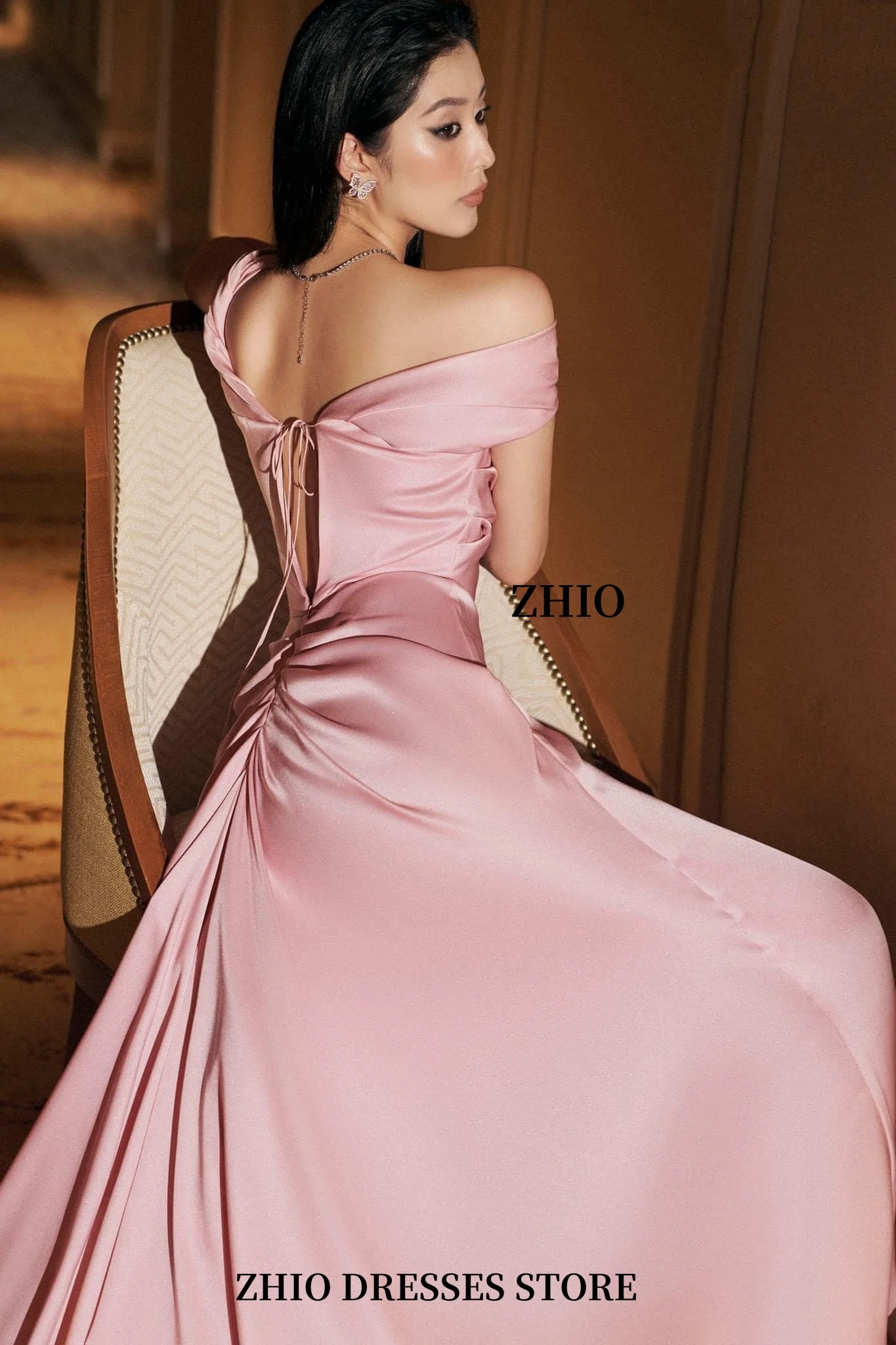 فستان ZHIO بسيط وردي طويل للحفلات بحزام من الساتان غير متماثل مناسبة رسمية فستان سهرة لحفلات الزفاف حسب الطلب