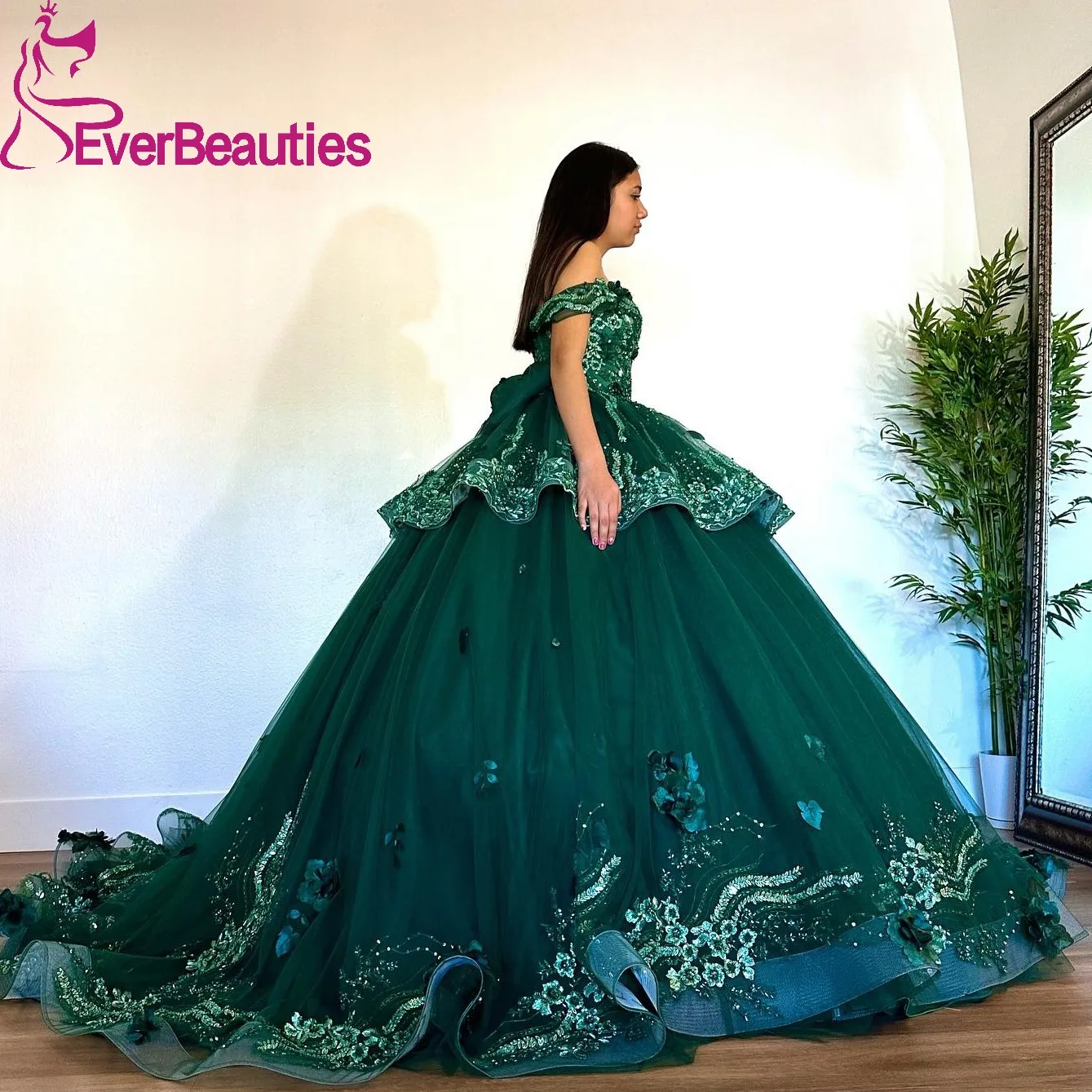 

Emerald Ball Gown Quinceanera Dresses Tulle Appliques Luxury Vestidos De 15 Quinceañera 3D Flowers Sweet 16 Dress for Juniors