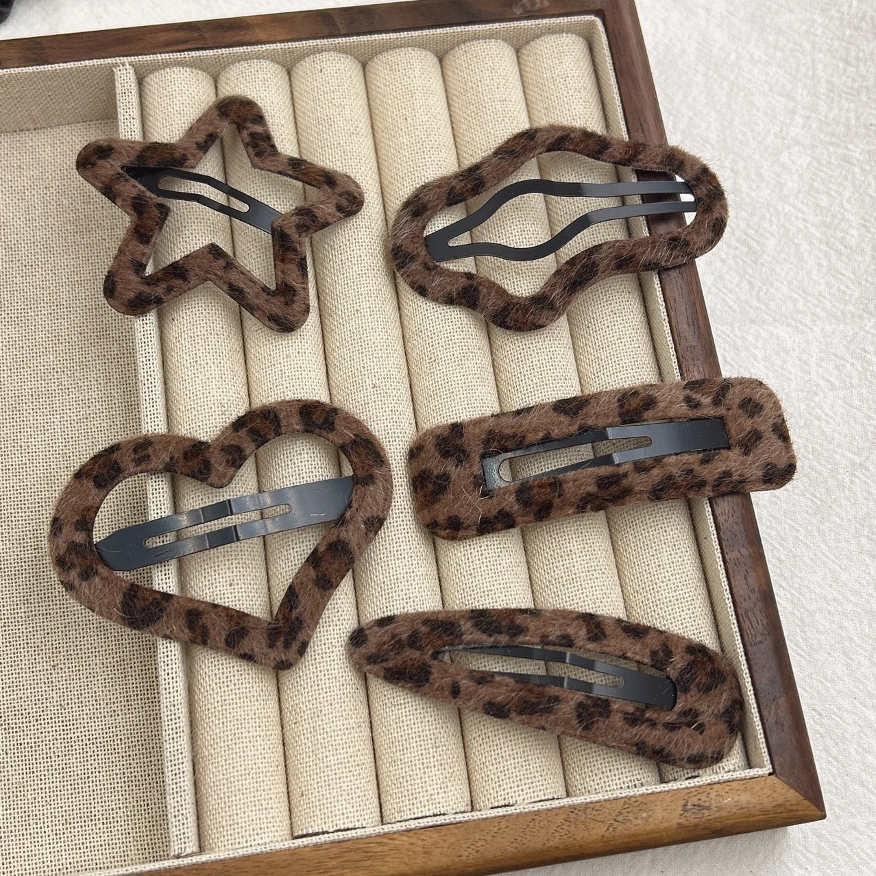 1 مجموعة الأزياء الكورية BB مقاطع الشعر ليوبارد طباعة أفخم لطيف المشابك النساء الفتيات إكسسوارات الشعر الشتاء مشبك خاطف غطاء الرأس