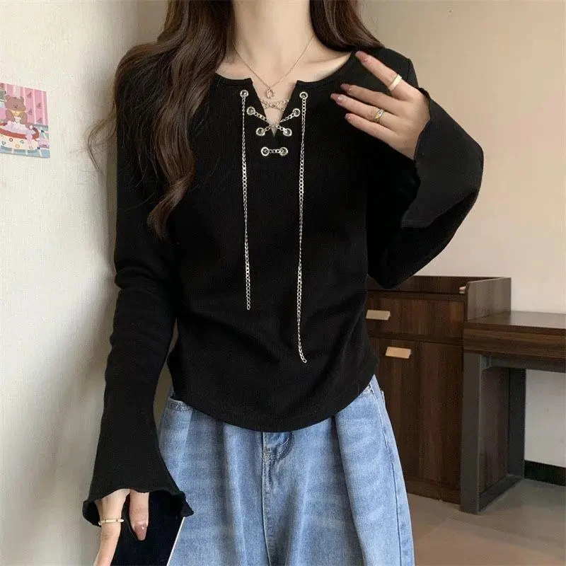 Mode chaîne à lacets t-shirts femmes coréen Chic col en V manches évasées haut décontracté Y2K femme Harajuku Streetwear mince t-shirts courts