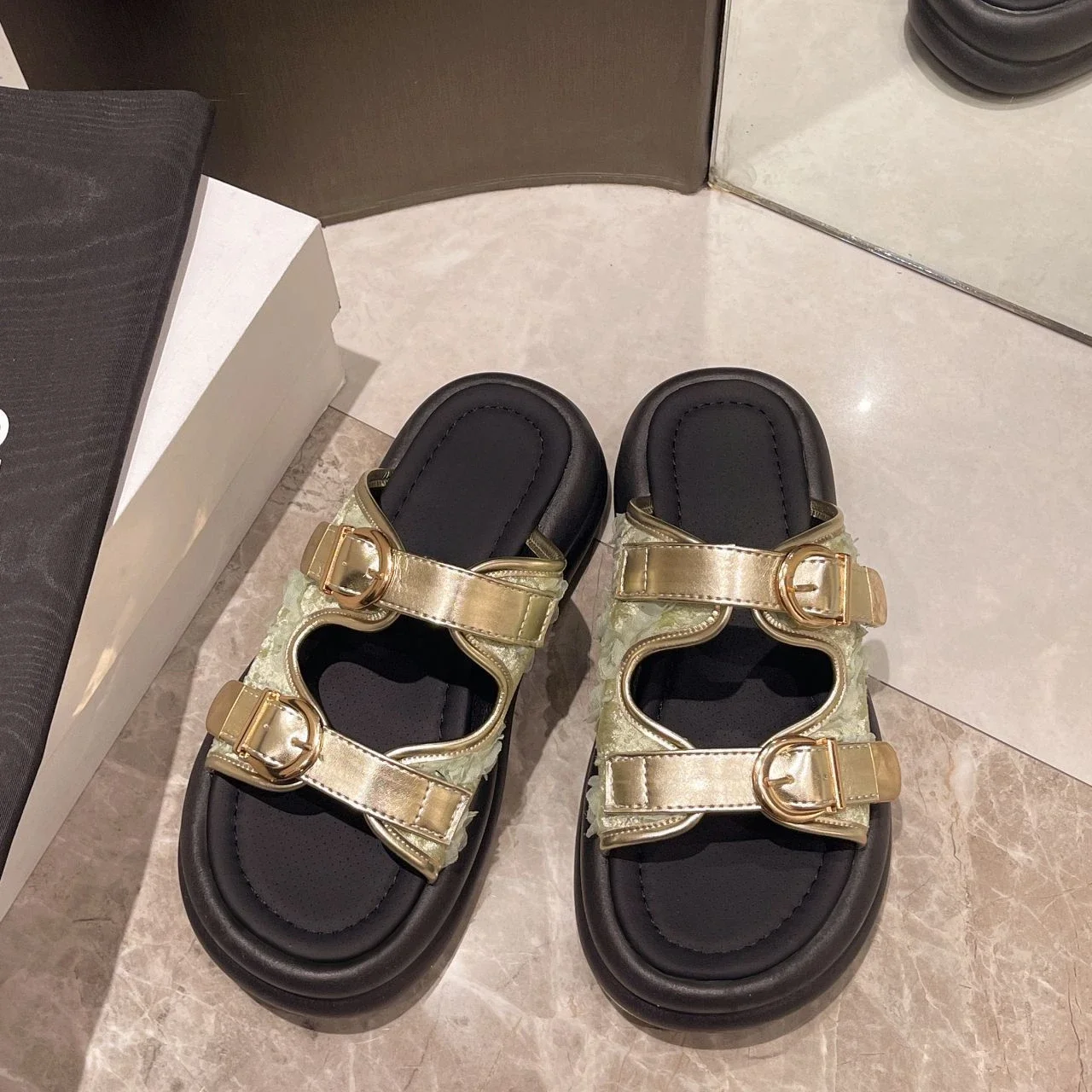 

2025 Hot Sale Spring New Chinese Style Fashion Simple Flat Outside To Wear Lightweight Low Heel Thick Bottom Female Sandals