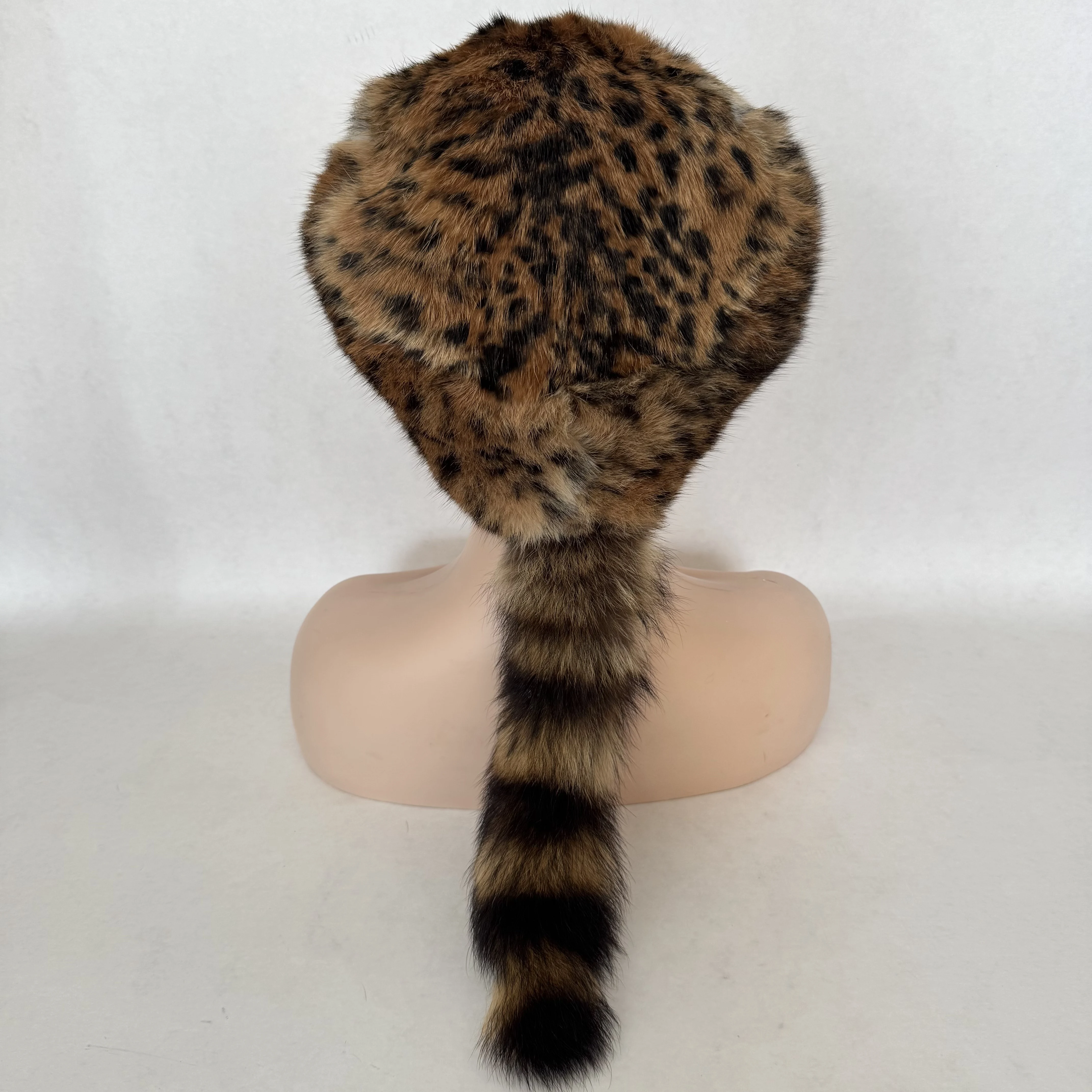Real Raccoon Hat with Tail for Men Women Rabbit Fur Davey Crockett Coonskin Hat Russian Ushanka Fur Hats view 3
