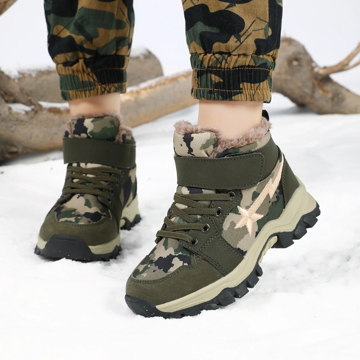 Top medio mimetico verde militare per bambini con stivali da neve in cotone e stivali per bambini in velluto Scarpe invernali in cotone caldo per bambini