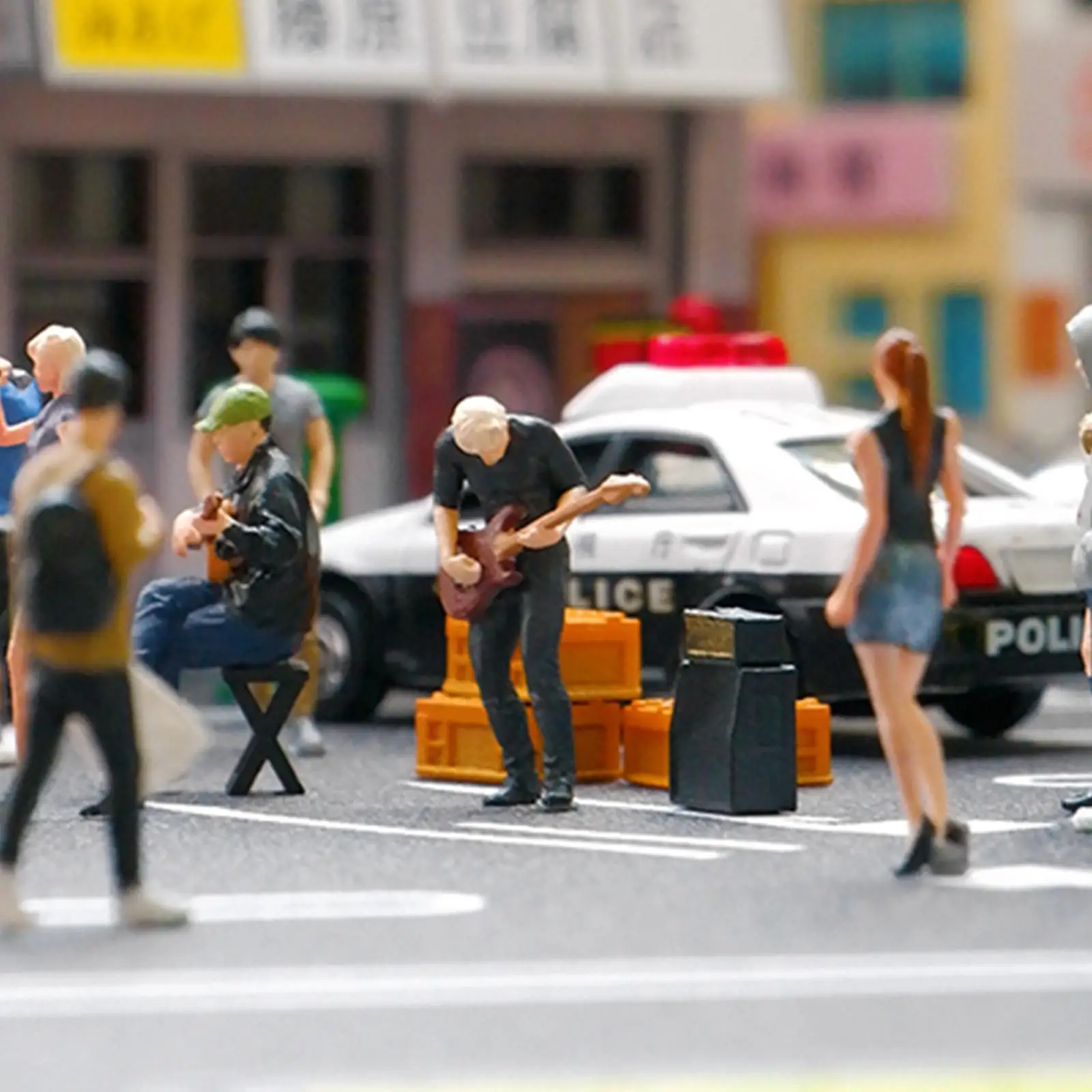 

1:64 Scale Miniature Bassist Model Tiny Resin People Figure Layout 1/64 Scale People Model for Train Station Layout Fairy Garden
