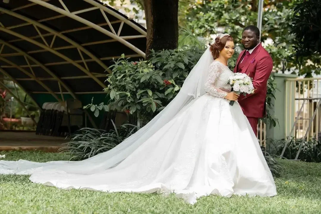 Suknia ślubna na zamówienie, długa suknia balowa, elegancka suknia ślubna maxi z rękawami, piękne sukienki koronkowe.