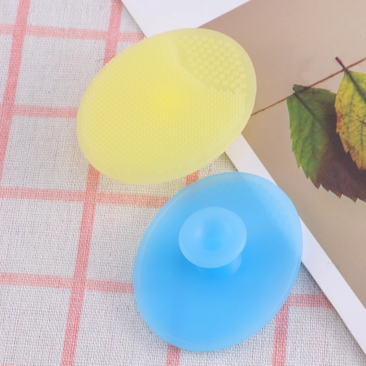 แปรงซิลิโคนสำหรับทำความสะอาดผิวหน้า 2 ชิ้น แปรงขัดผิวหน้าอย่างอ่อนโยน ด้ามจับกันลื่น สำหรับผิวบอบบางทุกเพศทุกวัย รวมถึงเด็กทารกและผู้ใหญ่