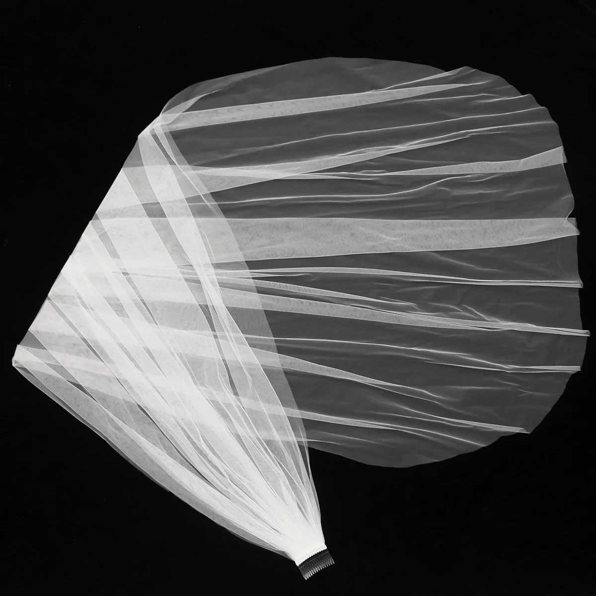 

Single Layer Wedding Veil Beige Elegant Embroidered Bridal Veils Lace Edge Comb Secured for Bride Bridal Veils