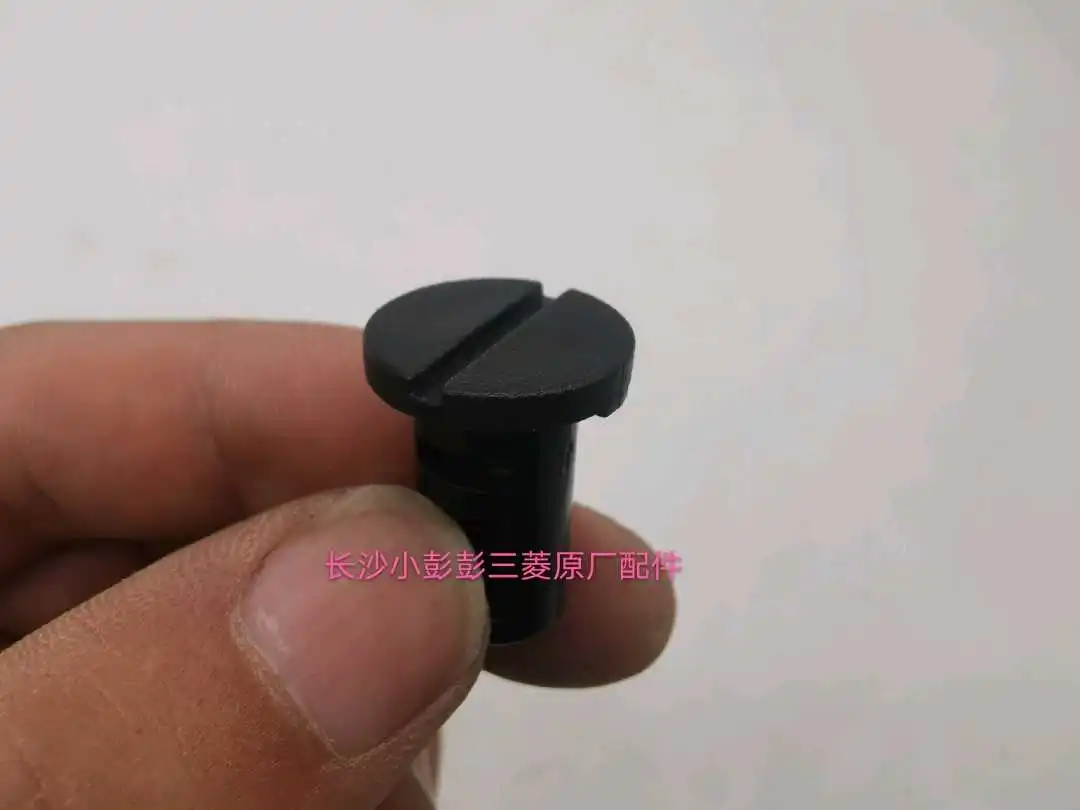 

1pcs For Mitsubishi Pajero V73 V77 V93 V97 front A-pillar lower decorative board buckle