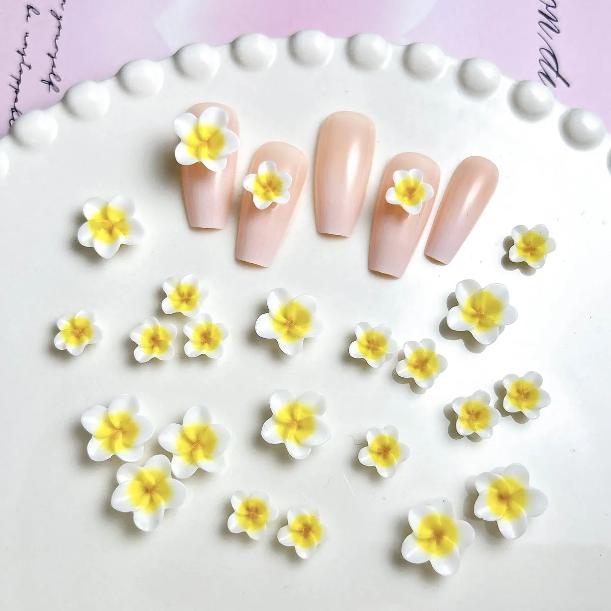 30 Stück Leuchtende Simulierte Windmühlen-Ei-Blumen Nagelcharms 3D Kreative Zweifarbige Blumen Nagelkunst-Dekorationen für DIY-Nägel