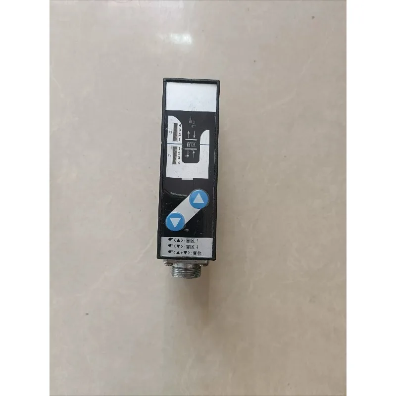 CR-1 Infrared Deviation Correction Sensor Used Visible Wear Untested Sold As-Is for Industrial Automation Systems