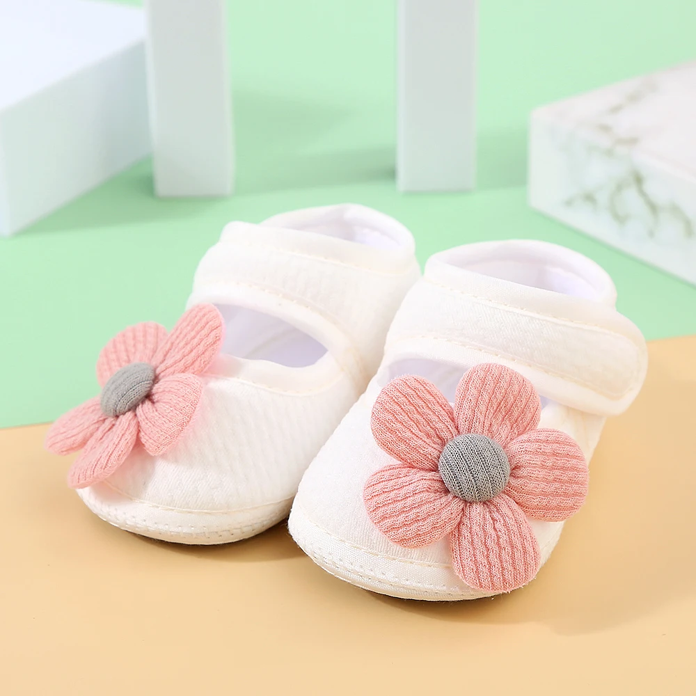 Baby Non-Slip Learning Walking Shoes, Cute Flowers Decorated Baby Soft Flat Shoes Suitable for Indoor Parties and Gatherings.