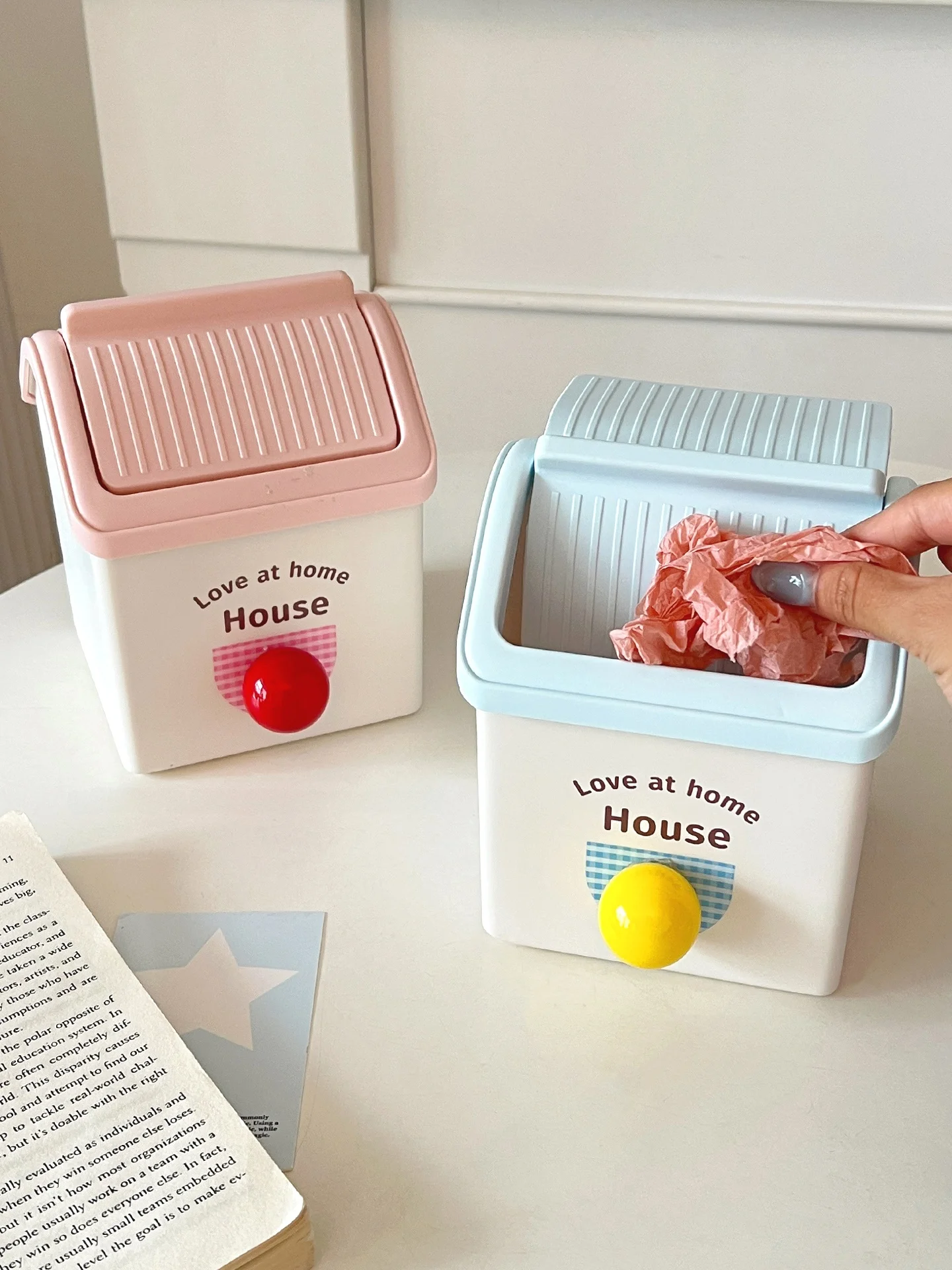 

Desktop Tra Can Office Desktop Storage Buet Dormi Living Room Kitchen Cleaning Small Broom Cover Paper Basket