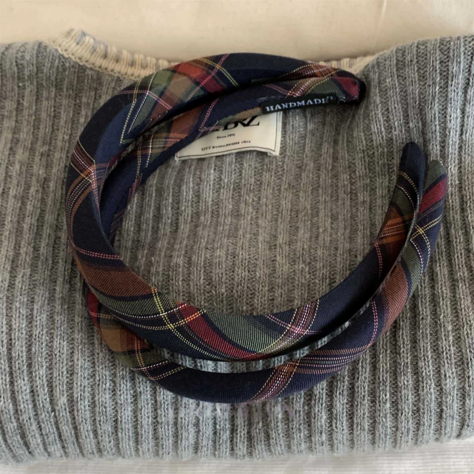 1 Stück klassisches khakifarbenes kariertes Stirnband, Retro-Haarreifen im britischen Stil, hochwertige Haarspange für Haarstyling, Schwamm-Haar-Accessoire – Detail 3