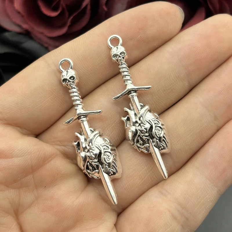 Colgante Punk gótico de Calavera, espada, Piercing de corazón, pendiente, collar hecho a mano, accesorios para hacer joyas, 6 unidades