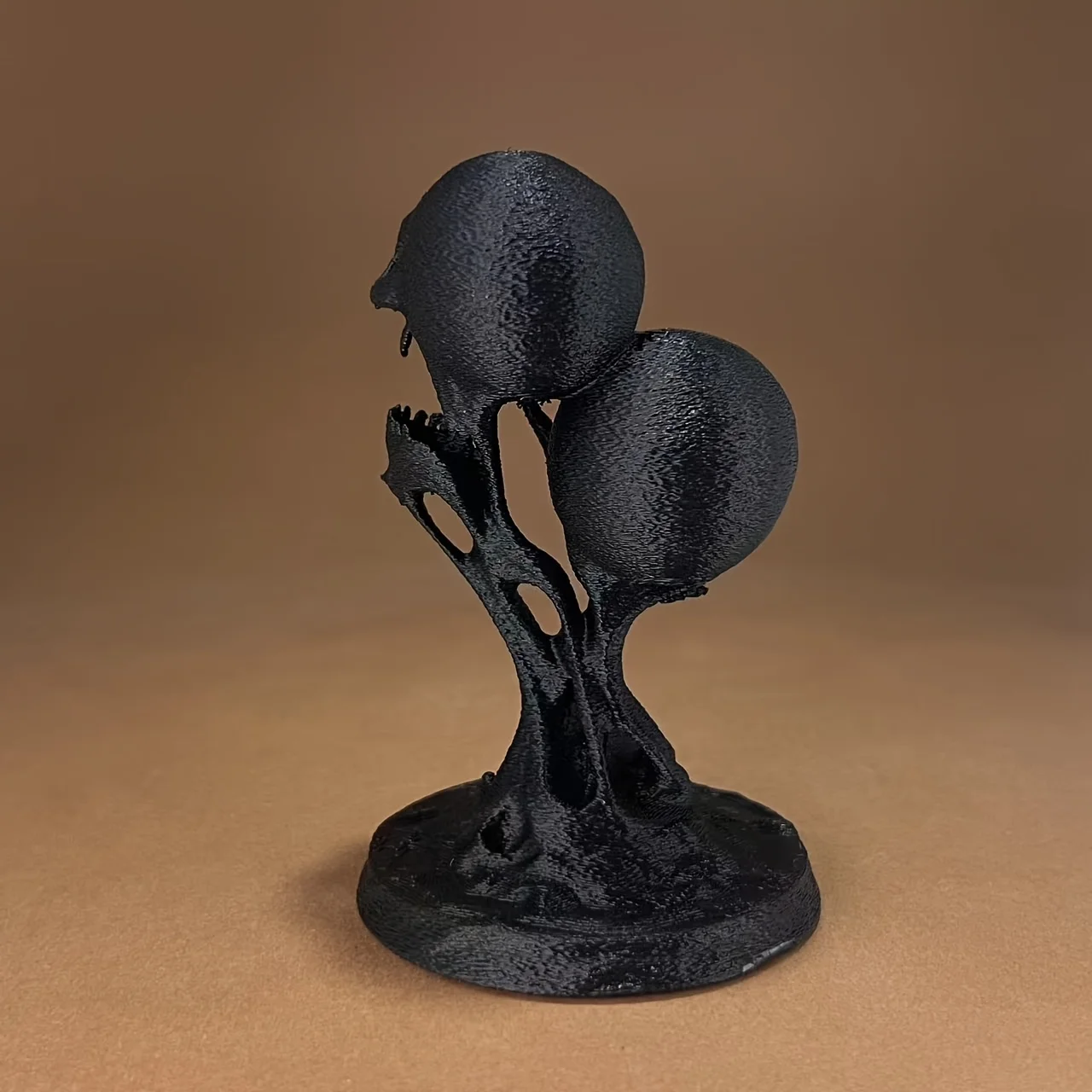 1-Piece Gothic Melting Skull Statue – Vintage 3D Printed Plastic Model, Suitable for Collectors and Game Enthusiasts as a Gift, Ideal for Desktop Display, Bookshelf Decoration, Home Decor, and Holiday Decorations (Such as Easter, Valentine's Day, Father's Day), Suitable for Indoor and Outdoor Decoration view 3