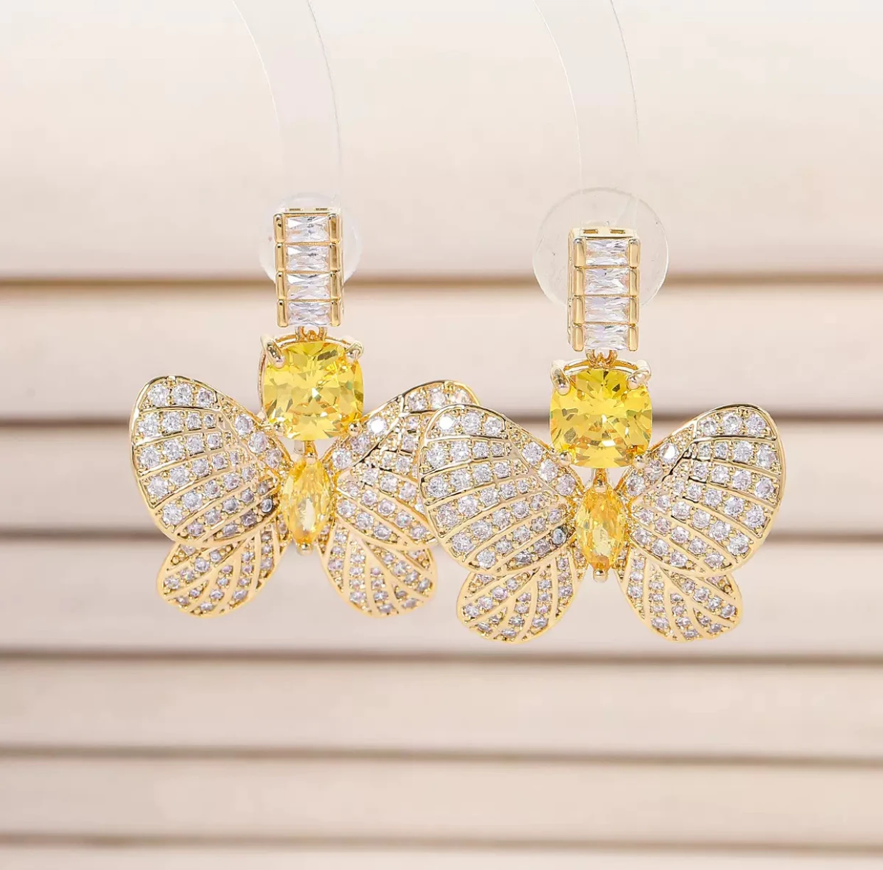 [حلو ورومانسي] قلادة وأقراط حلوة فاخرة وأنيقة مكونة من قطعتين بتصميم عالي الجودة وياقة أقراط