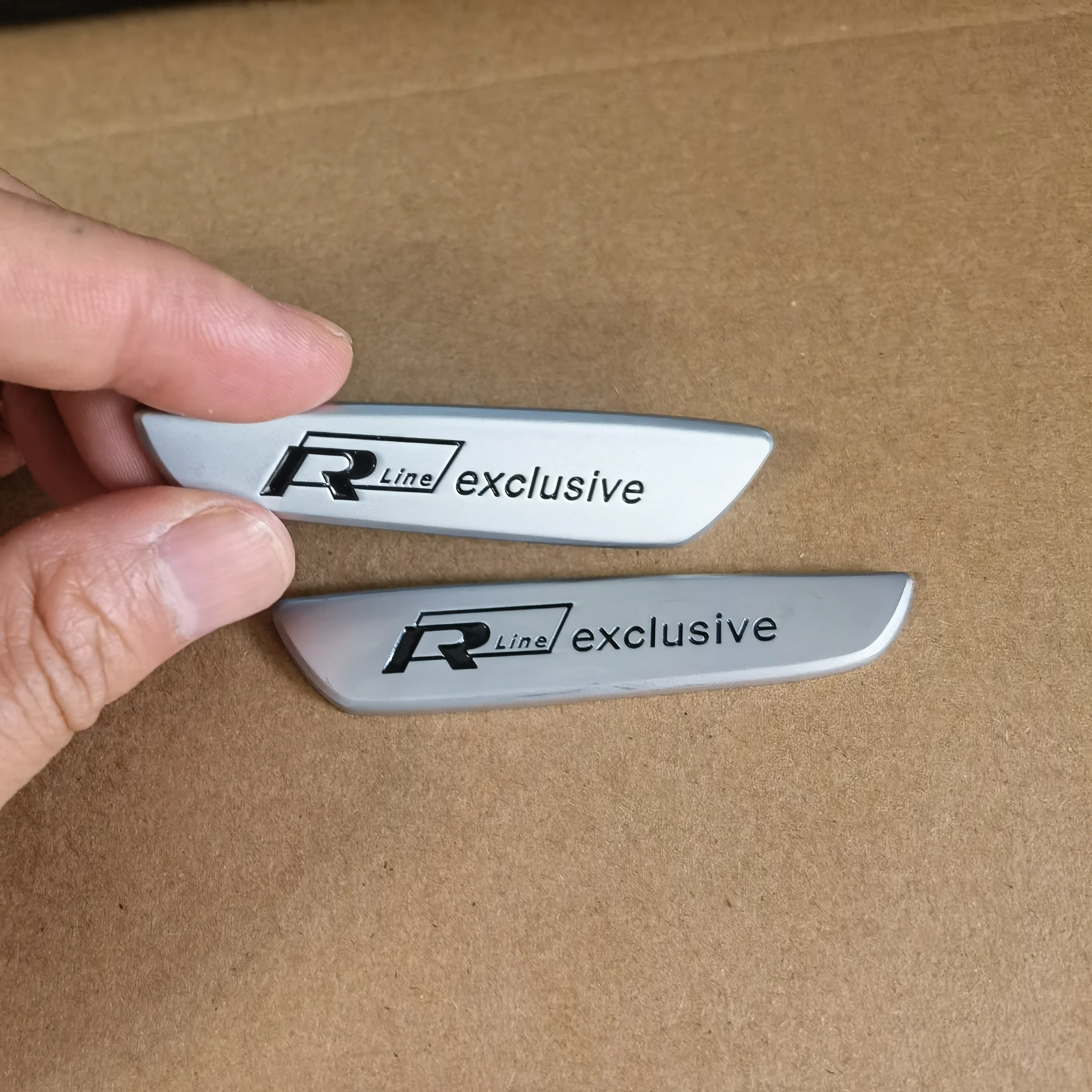 ل RLine الحصري شارة ملصق 2 قطعة الفضة RLine الباب مسند الذراع ملصق RLine الداخلية ملصق ل Tiguan جولف بورا باسات GTI