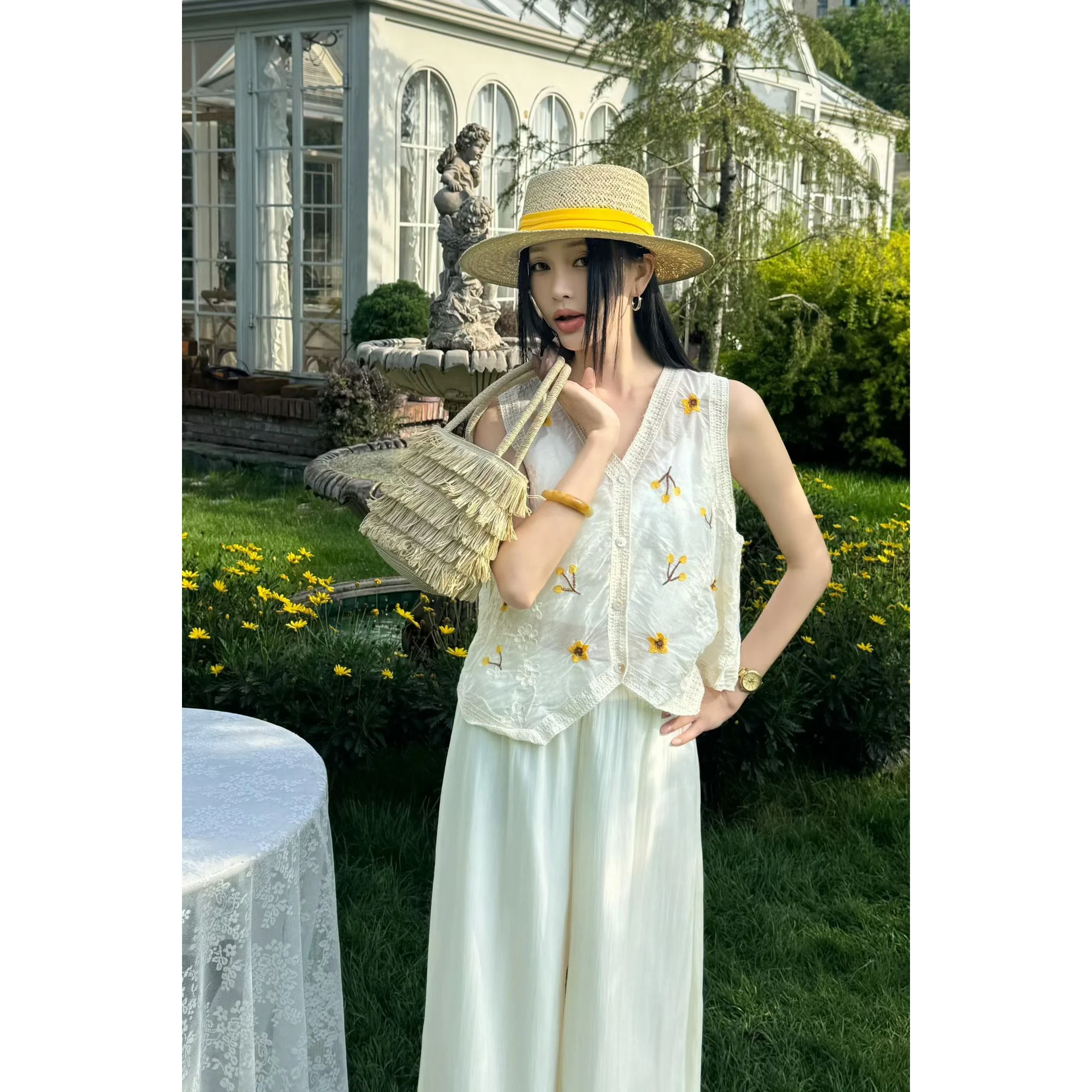 Summer 2026 Women's Embroidered Casual Fashion Artistic Style Small  Flower Open Cardigan Vest V-neck Single Button Closure