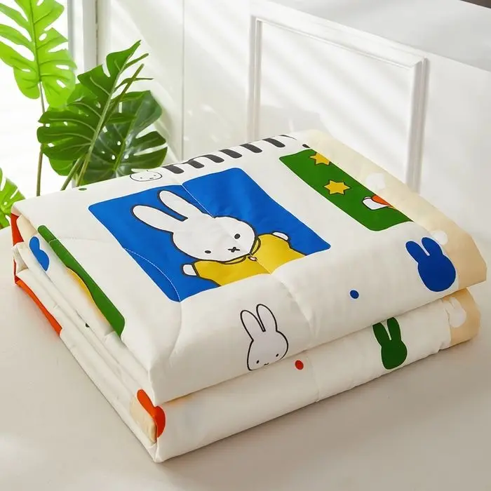 Miffy Rabbit Sommer-Kühldecke Hochwertiger Cartoon-Animationsdruck Heim-Sommerdecke Weiche Maschinenwaschbare Klimaanlagen-Decke – Detail 8